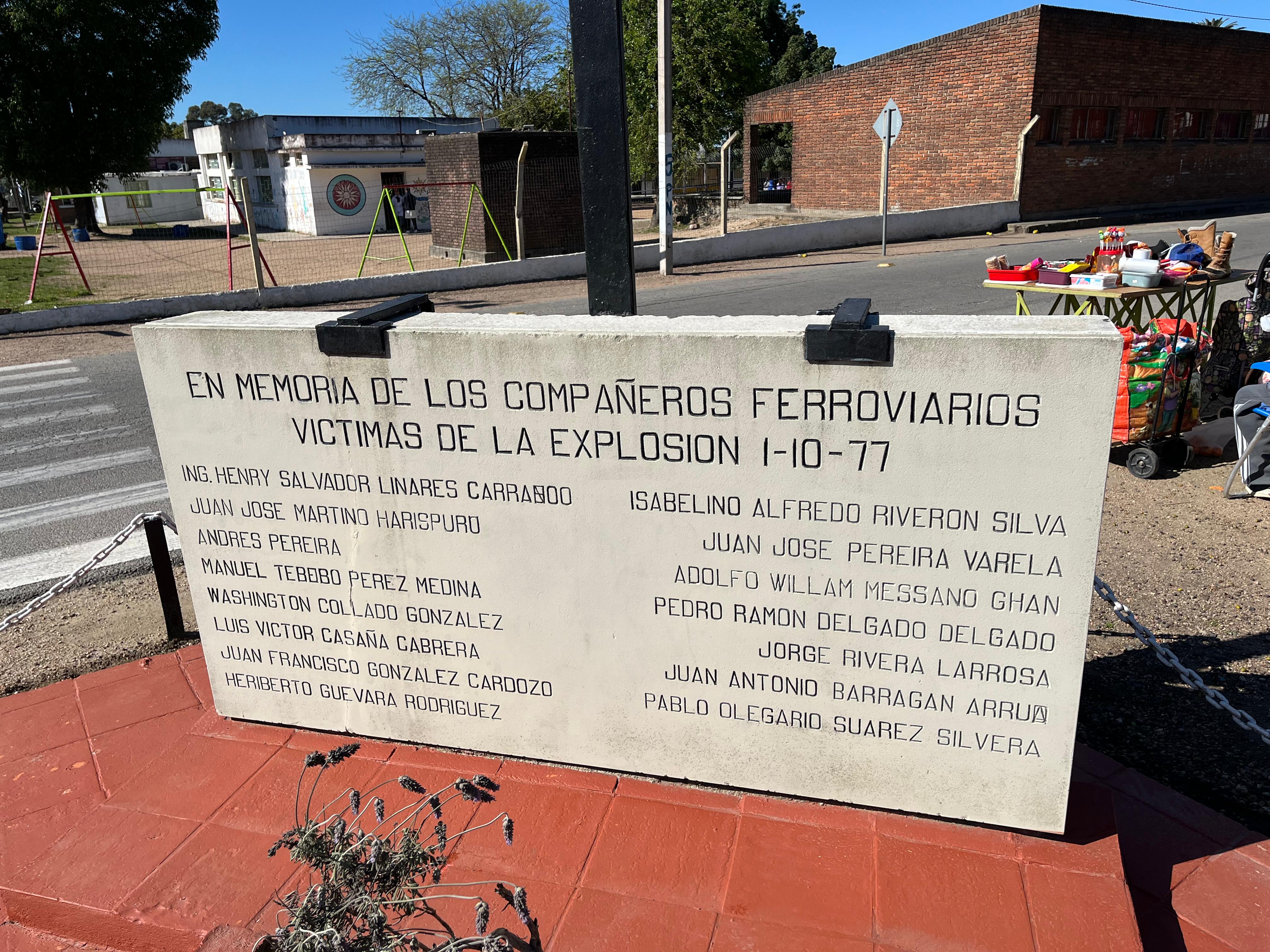 Acto en conmemoración de las víctimas de la explosión en la cantera de AFE de Joaquín Suárez en 1977.