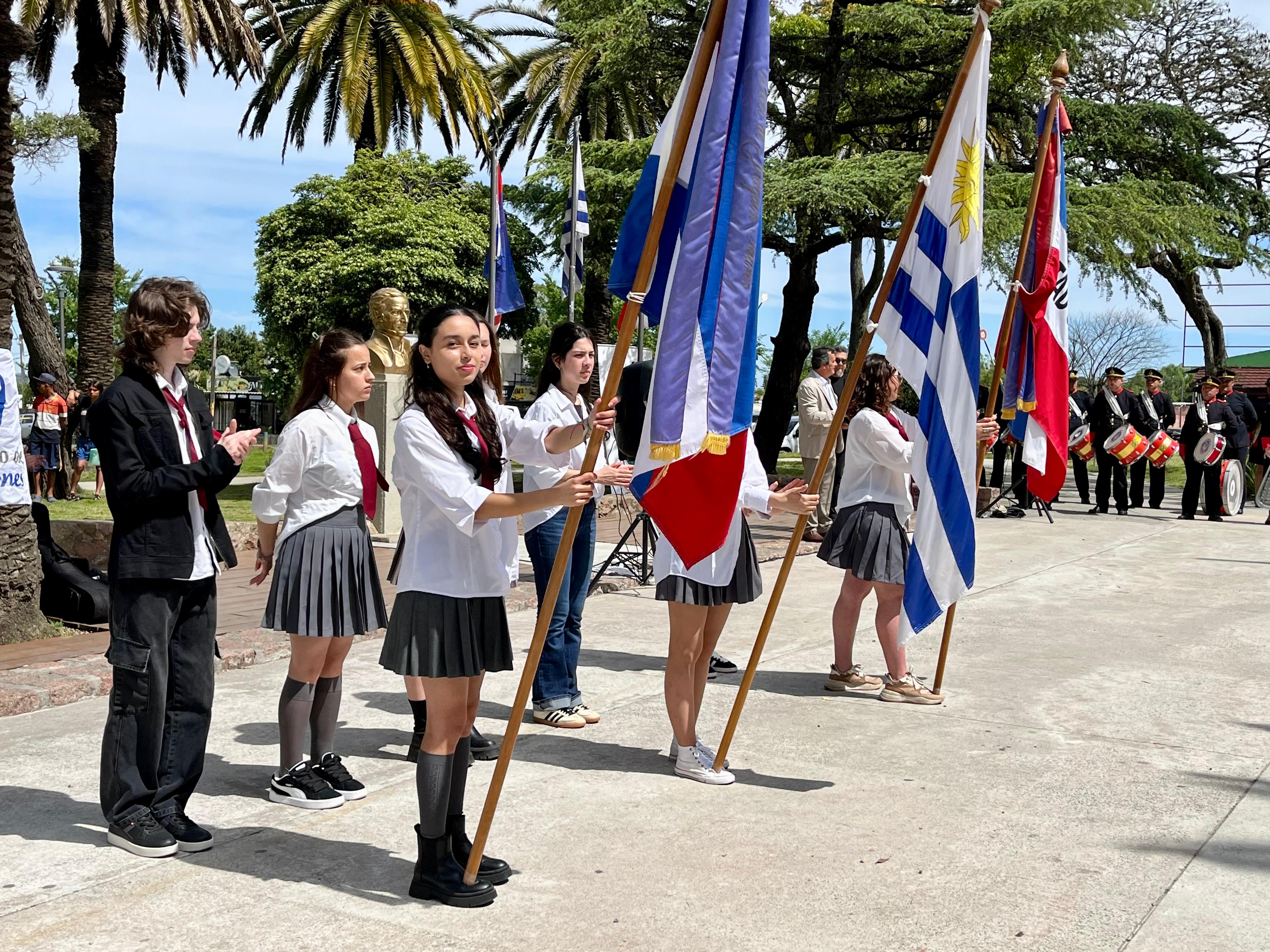 ACTO PROTOCOLAR EN EL ANIVERSARIO N°143 DE JOAQUIN SUAREZ.