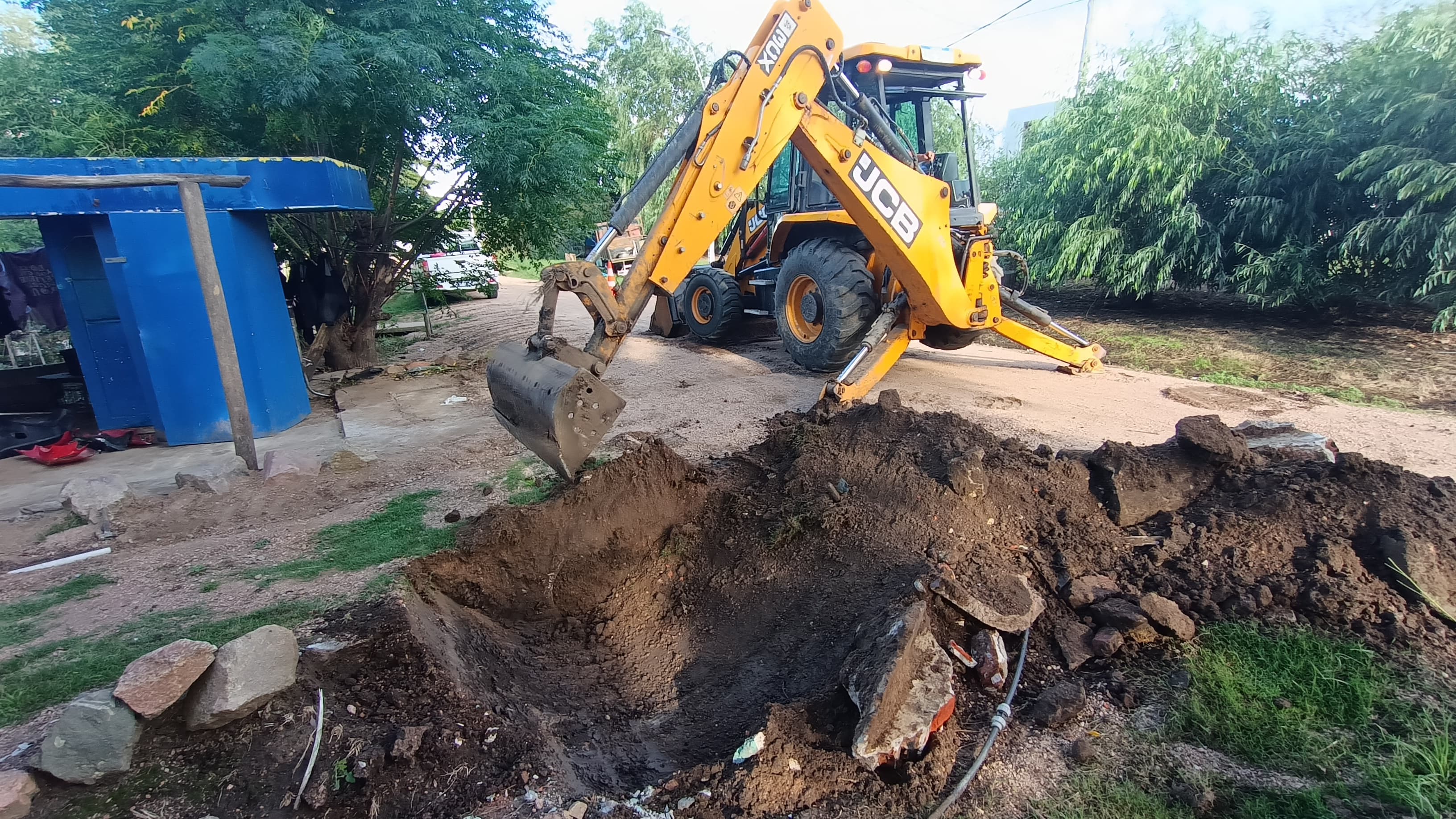 Retroexcavadora trabajando.