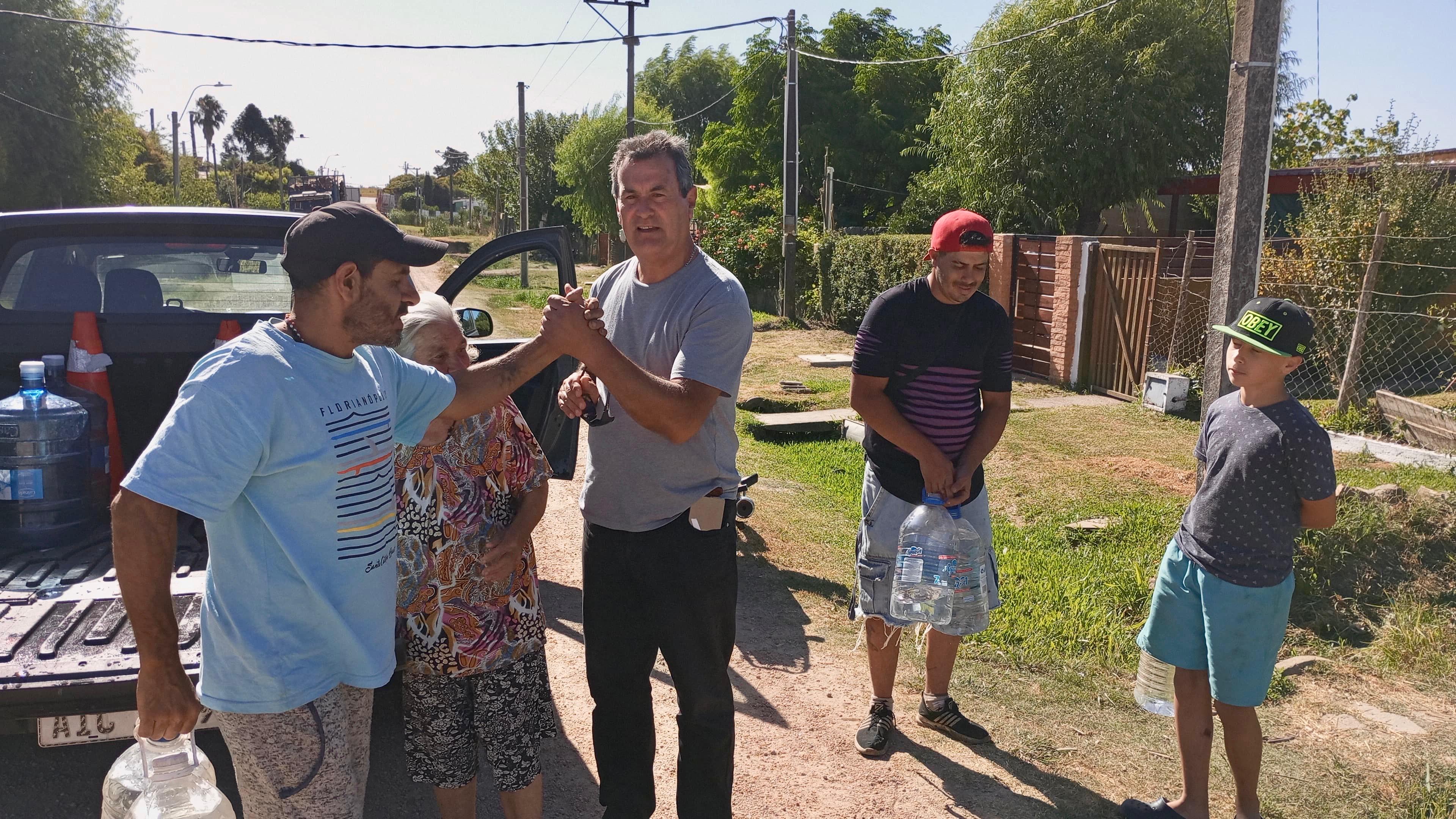 ASISTENCIA DE AGUA A VECINOS AFECTADOS POR OBRAS DE OSE.