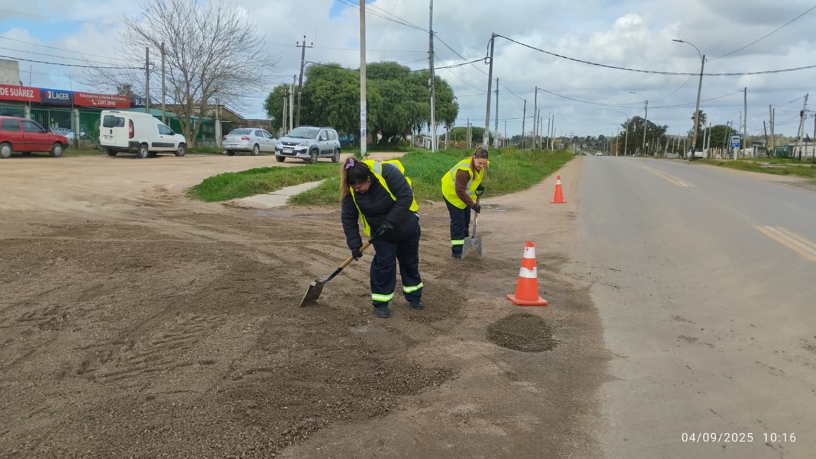 Beneficiarios del Programa “Uruguay Impulsa” en acción en nuestro Municipio.