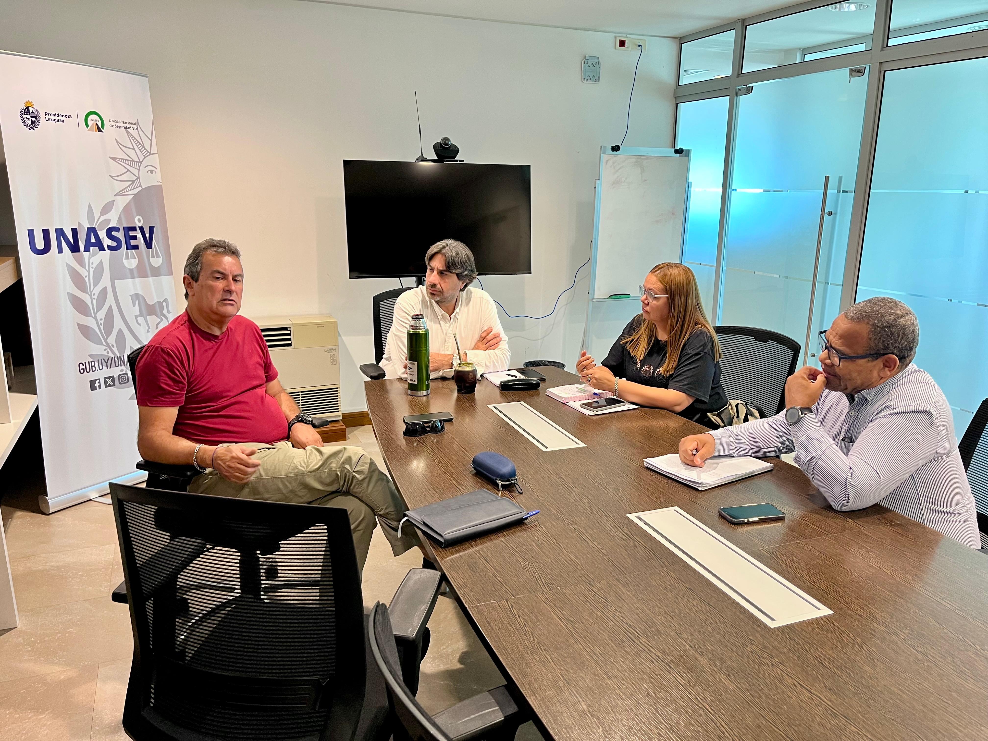 REUNIÓN EN UNASEV SOBRE SEGURIDAD VIAL Y MOVILIDAD EN JOAQUÍN SUÁREZ.