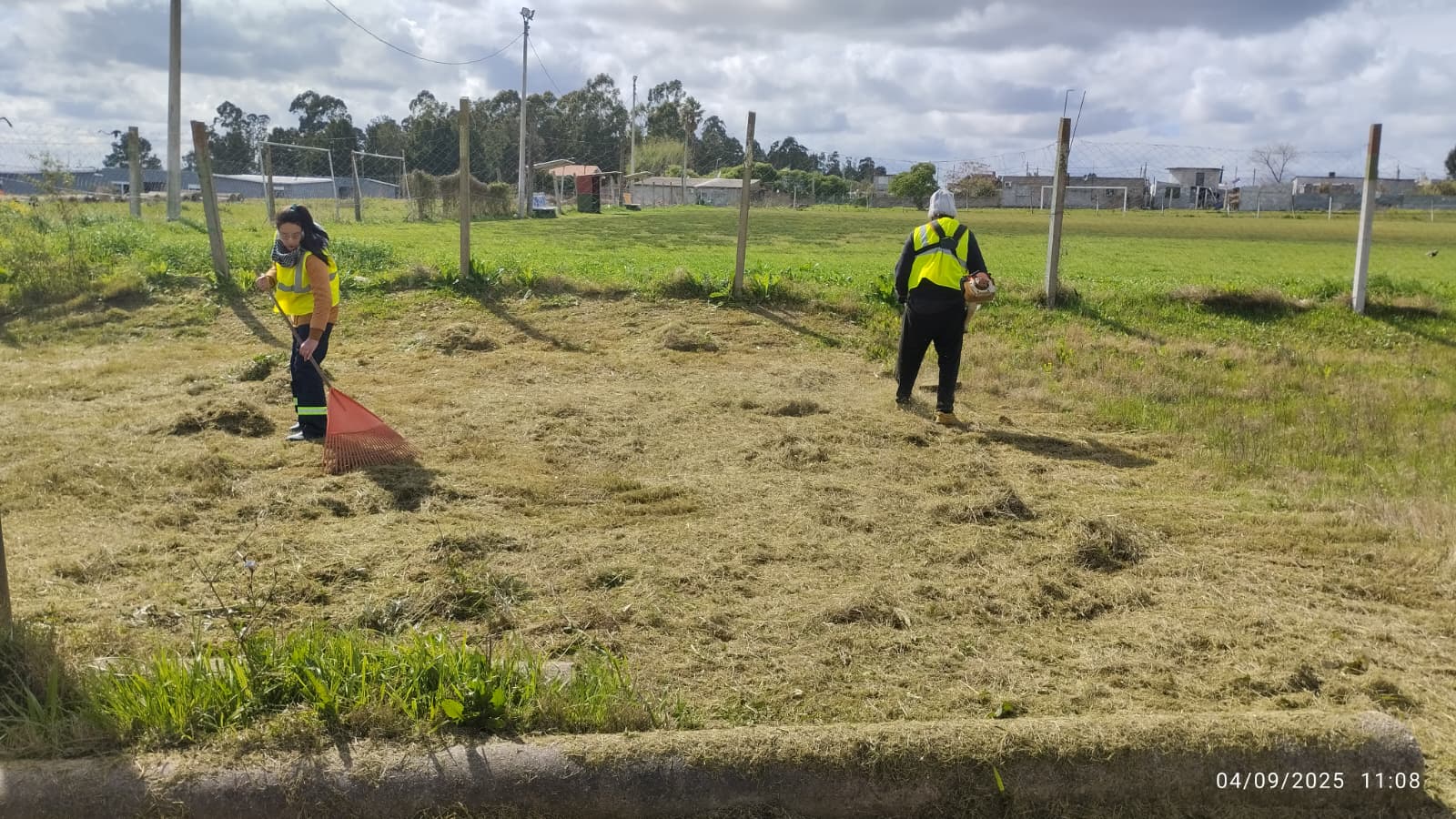 Beneficiarios del Programa “Uruguay Impulsa” en acción en nuestro Municipio.