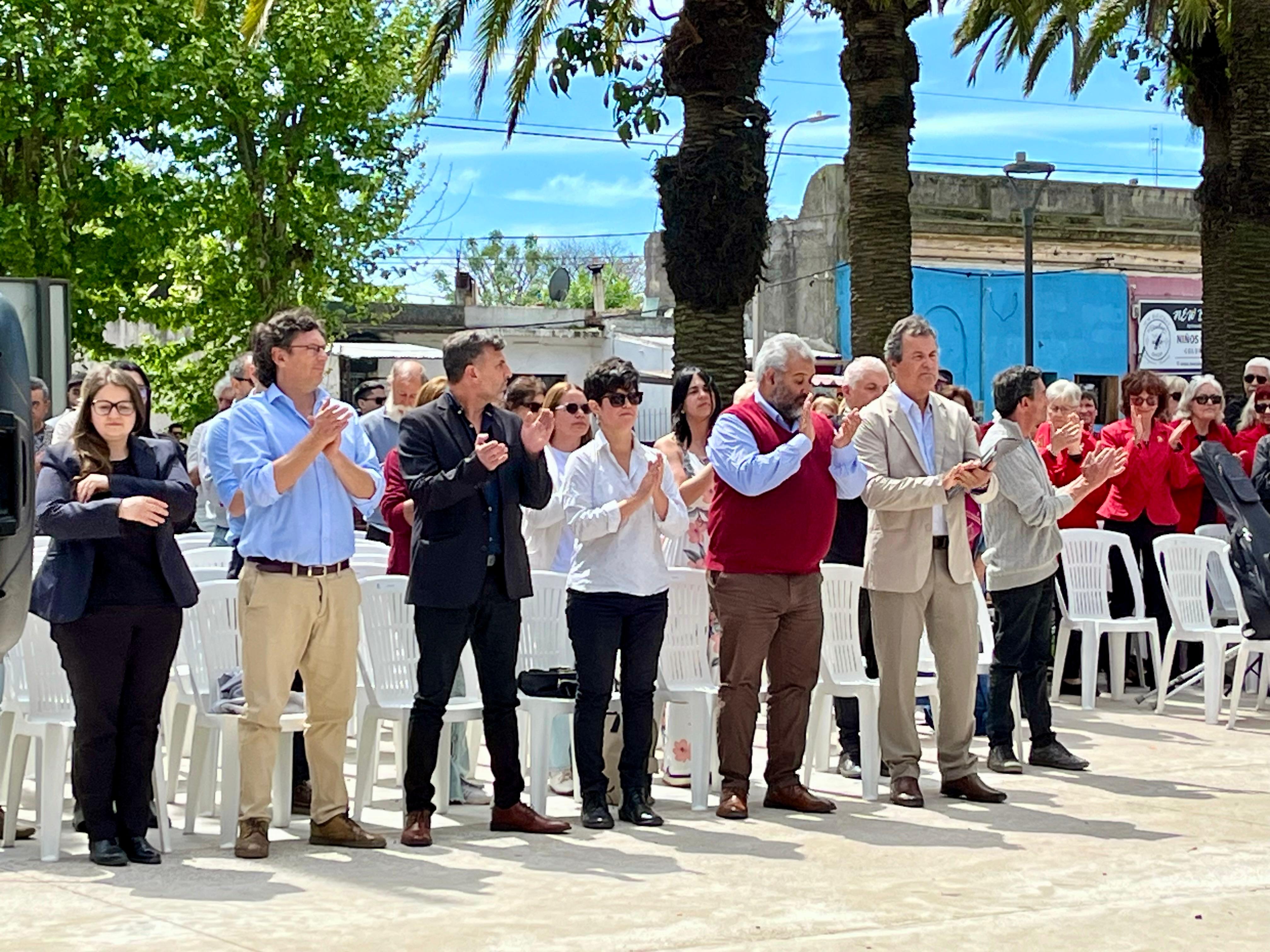 ACTO PROTOCOLAR EN EL ANIVERSARIO N°143 DE JOAQUIN SUAREZ.