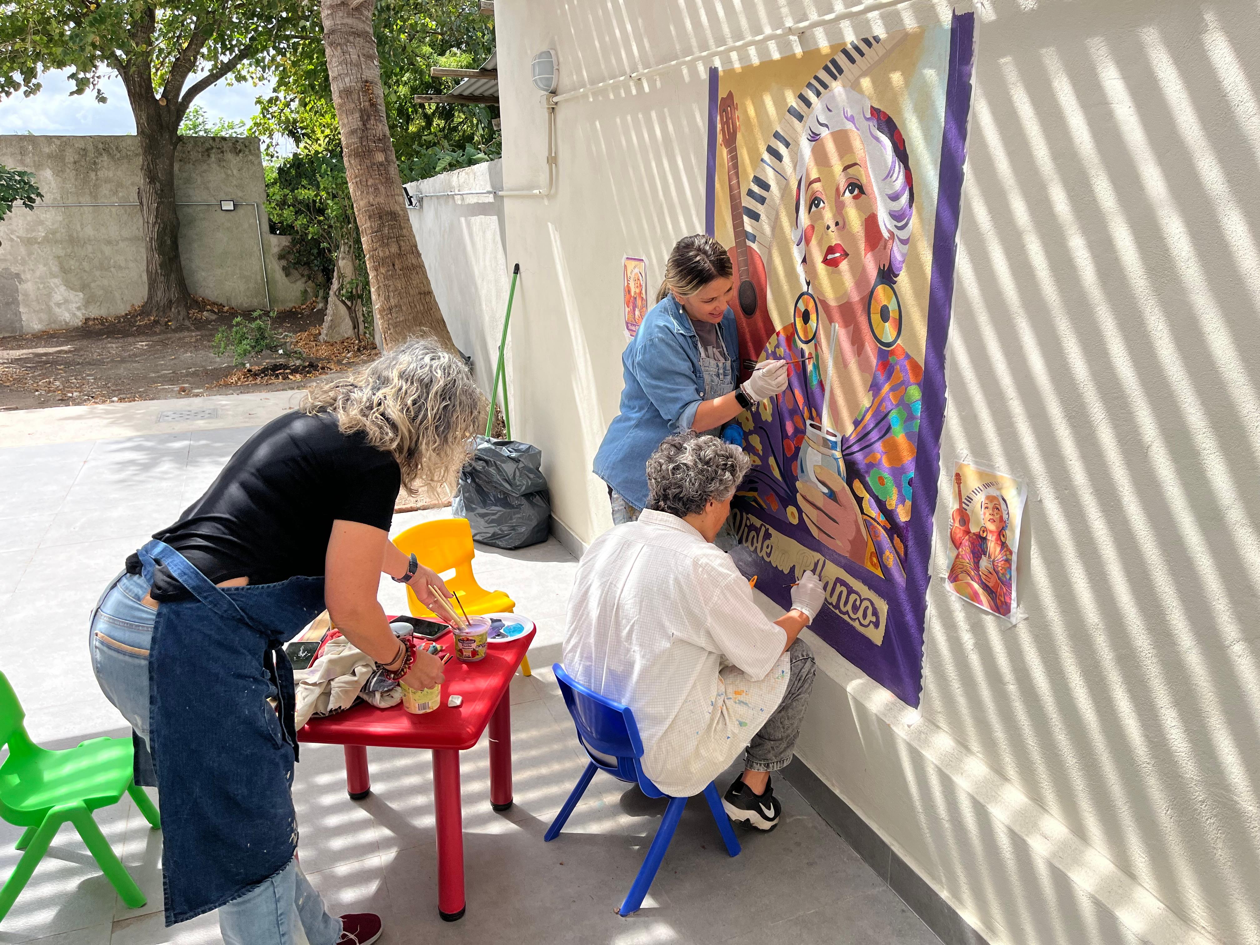 REALIZACIÓN DEL MURAL HOMENAJE A VIOLETA BLANCO.