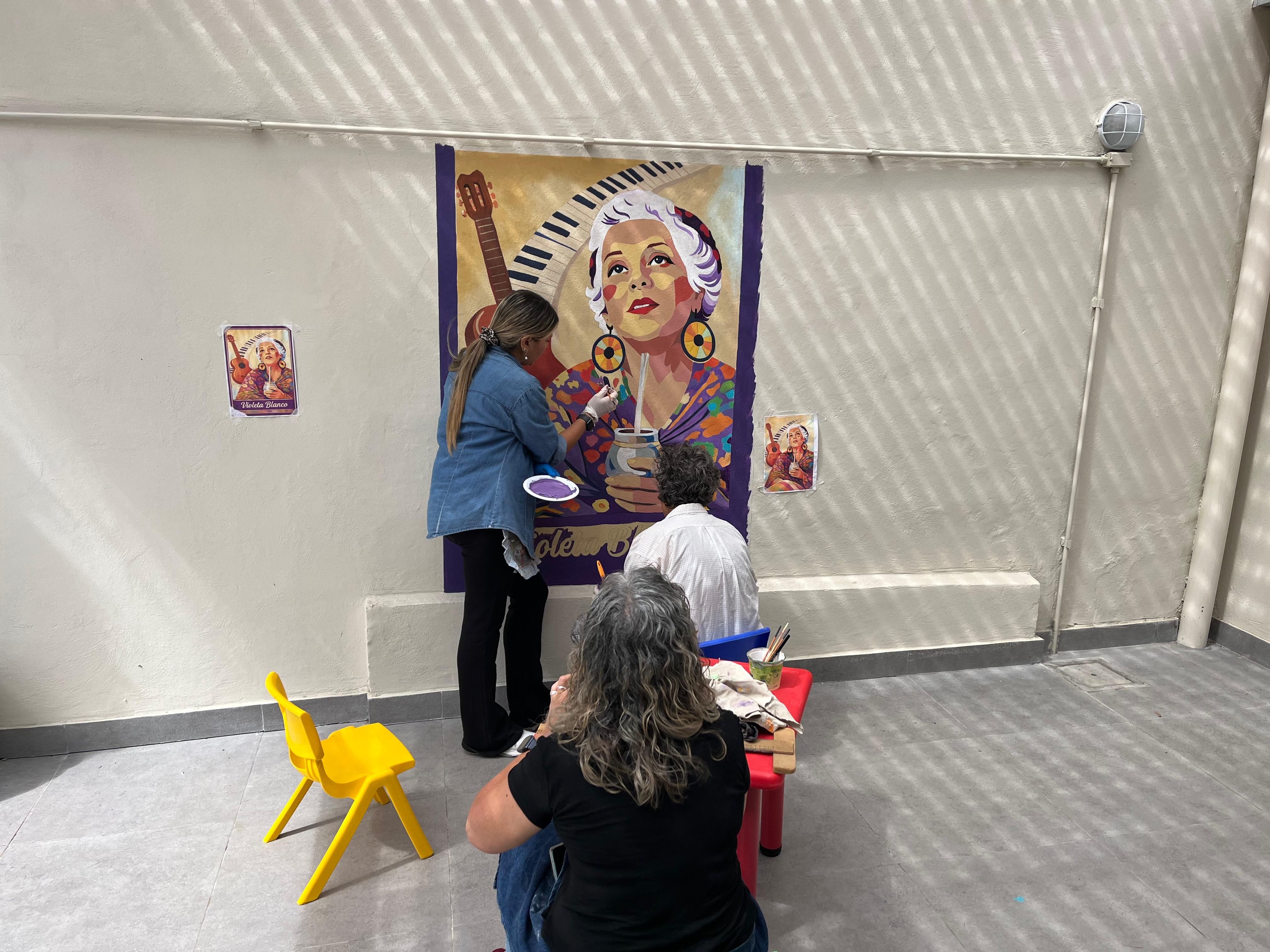REALIZACIÓN DEL MURAL HOMENAJE A VIOLETA BLANCO.