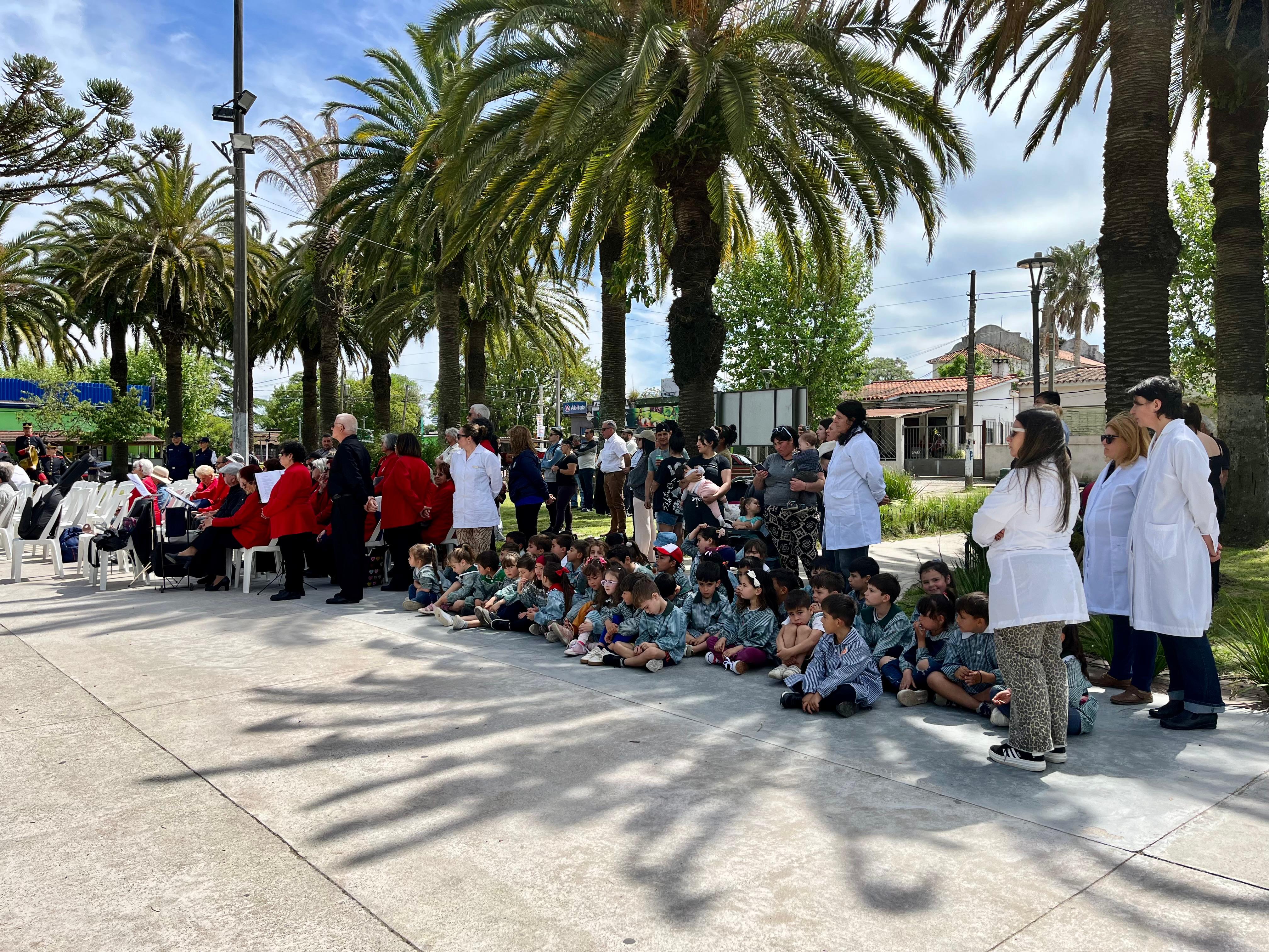 ACTO PROTOCOLAR EN EL ANIVERSARIO N°143 DE JOAQUIN SUAREZ.