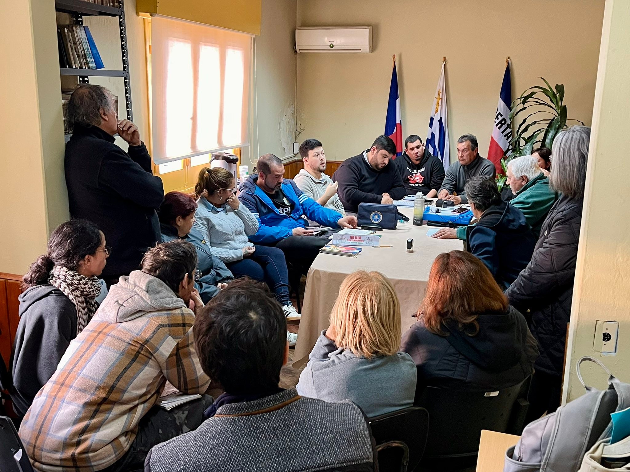 REUNIÓN CON VECINOS TRANSMITIENDO LA INFORMACIÓN OFICIAL RECIBIDA SOBRE LA POSIBLE INSTALACIÓN DE LA FABRICA DESPRO. S.A