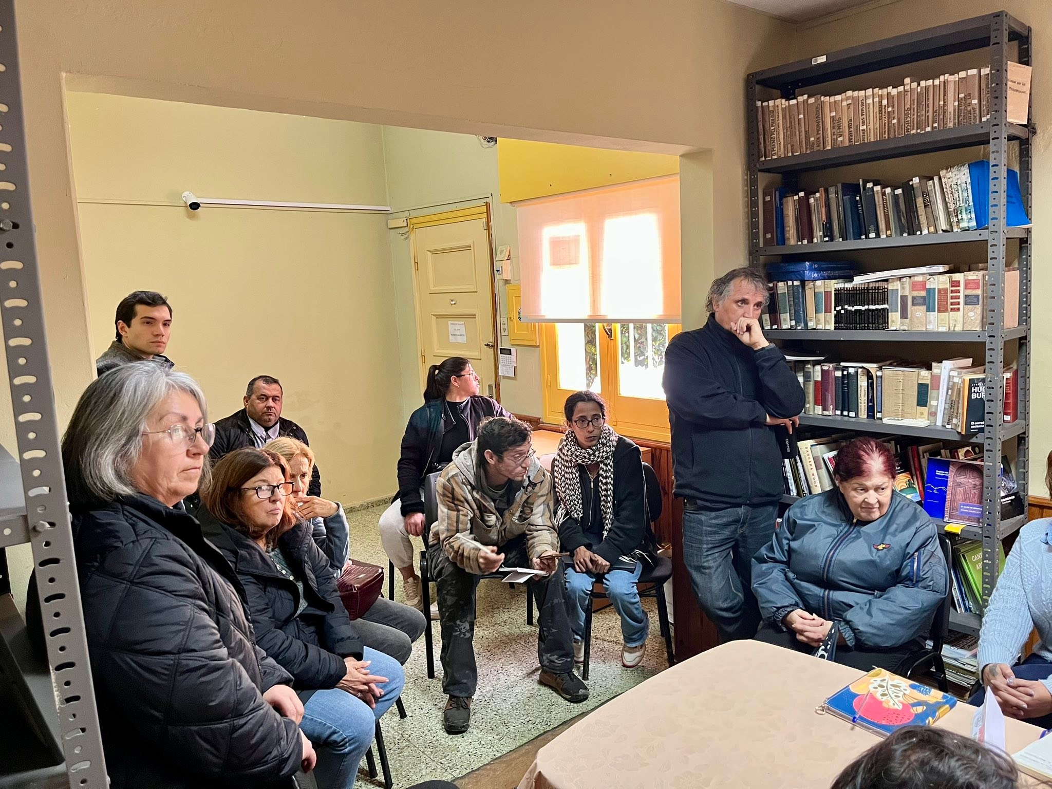 REUNIÓN CON VECINOS TRANSMITIENDO LA INFORMACIÓN OFICIAL RECIBIDA SOBRE LA POSIBLE INSTALACIÓN DE LA FABRICA DESPRO. S.A