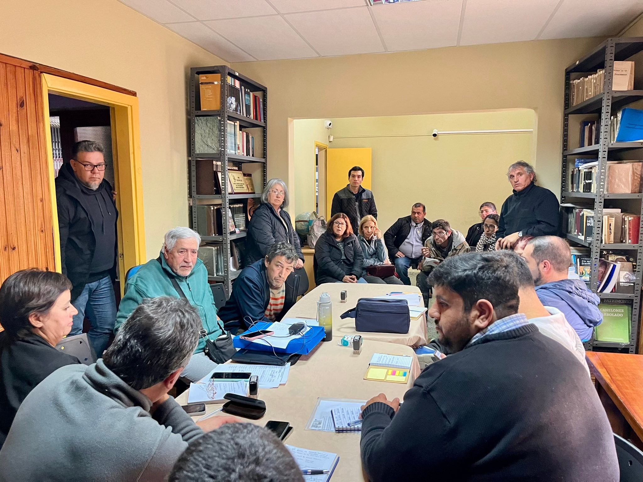 REUNIÓN CON VECINOS TRANSMITIENDO LA INFORMACIÓN OFICIAL RECIBIDA SOBRE LA POSIBLE INSTALACIÓN DE LA FABRICA DESPRO. S.A