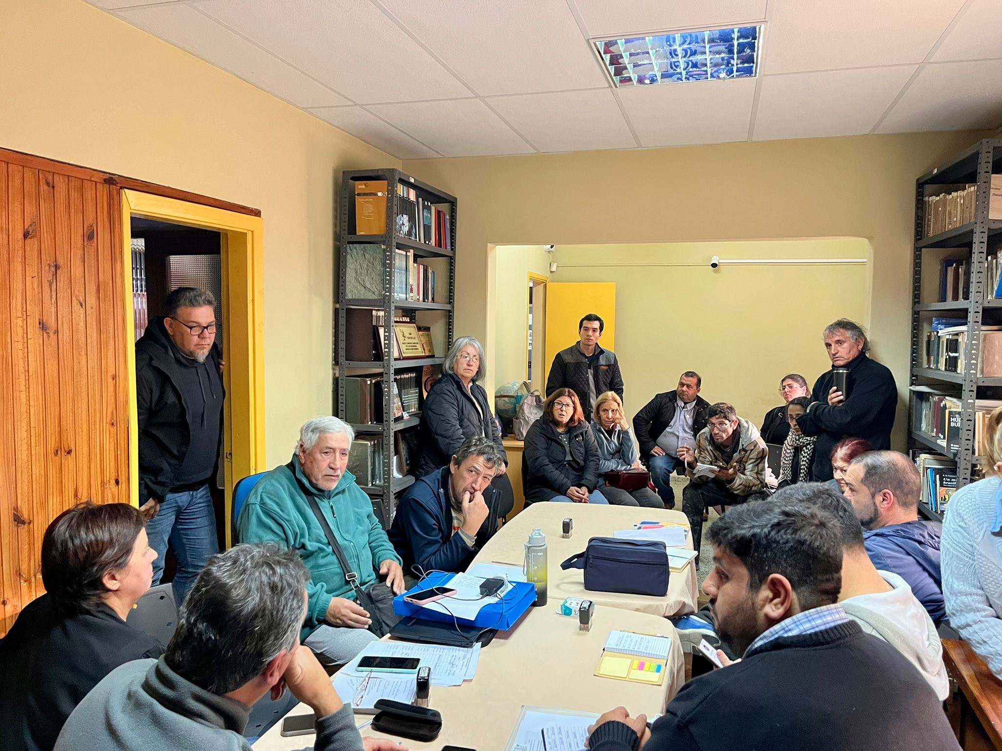 REUNIÓN CON VECINOS TRANSMITIENDO LA INFORMACIÓN OFICIAL RECIBIDA SOBRE LA POSIBLE INSTALACIÓN DE LA FABRICA DESPRO. S.A