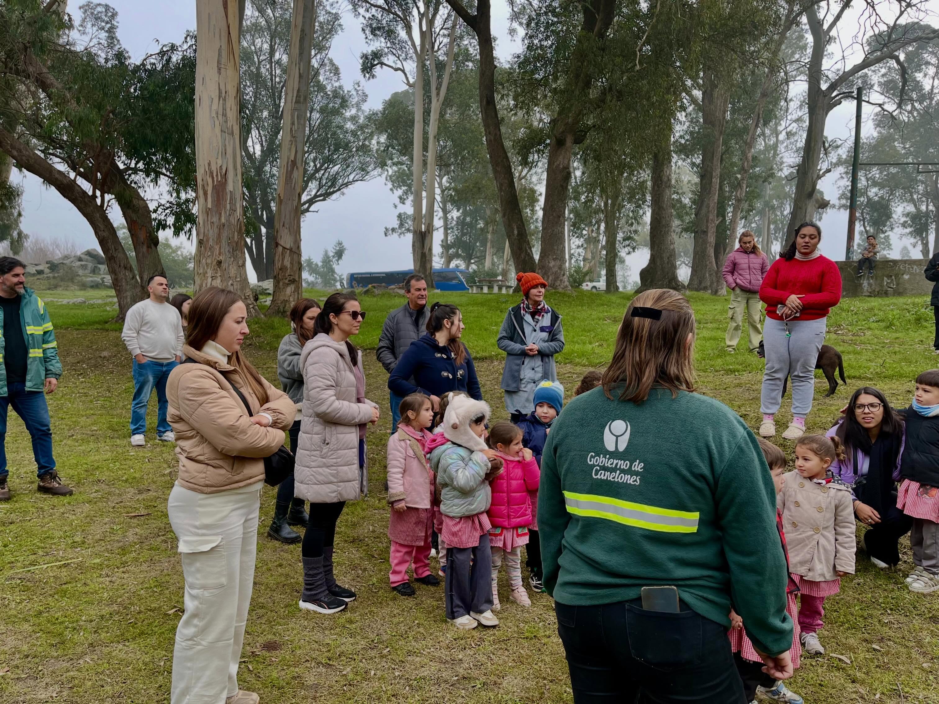 Plantación de árboles nativos en el Parque Meireles “Programa Raíces”.