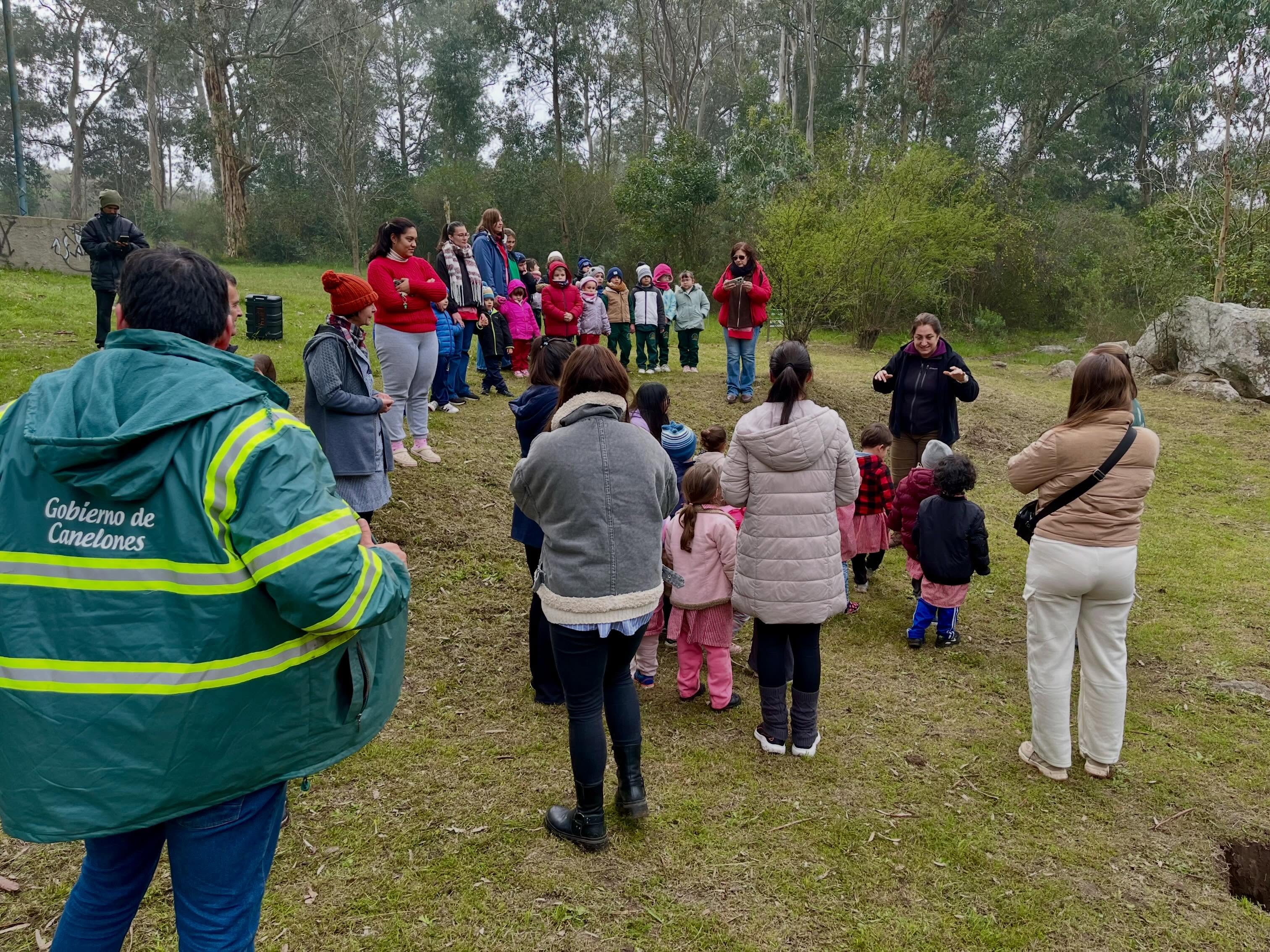 Plantación de árboles nativos en el Parque Meireles “Programa Raíces”.