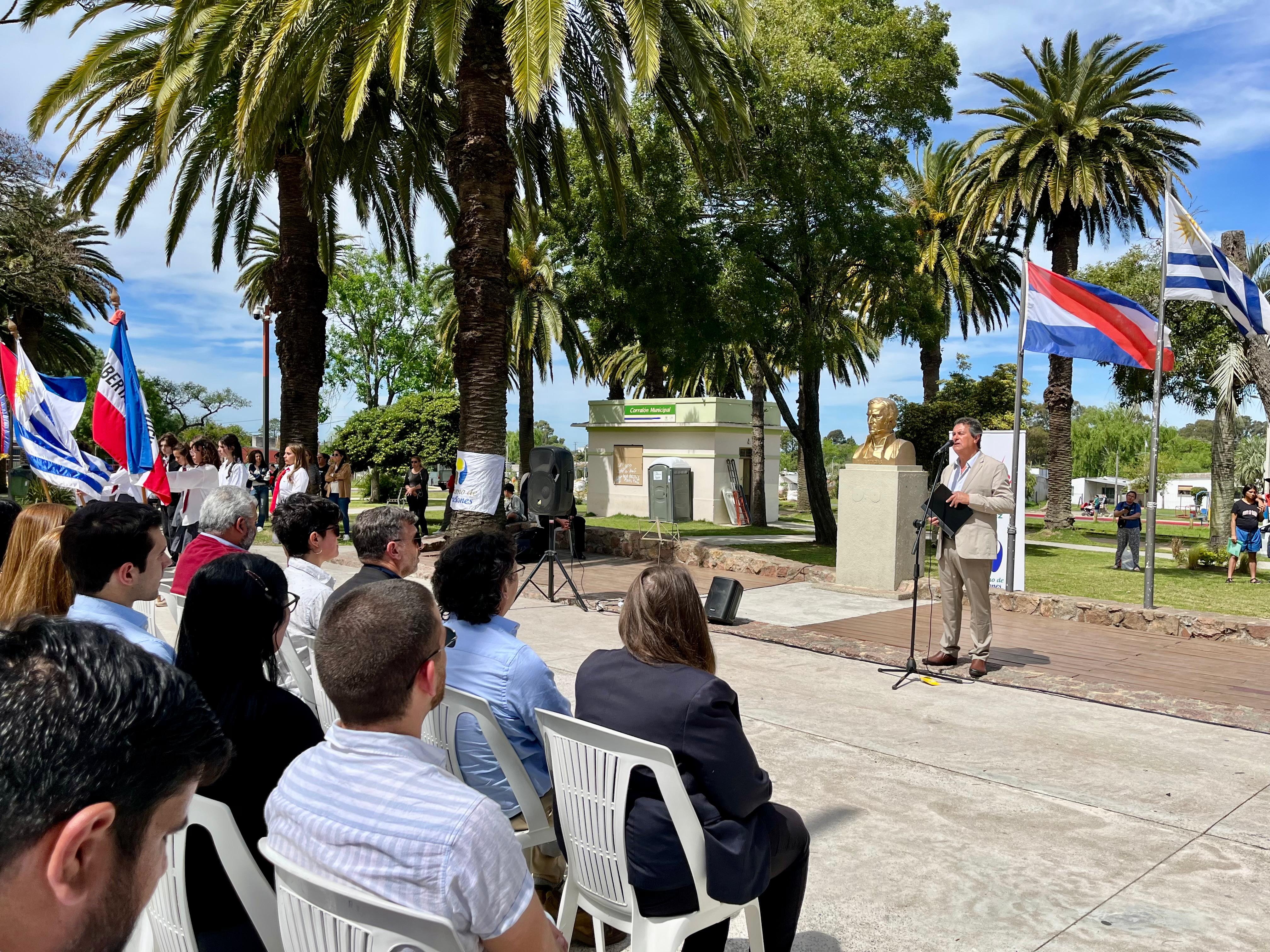 ACTO PROTOCOLAR EN EL ANIVERSARIO N°143 DE JOAQUIN SUAREZ.