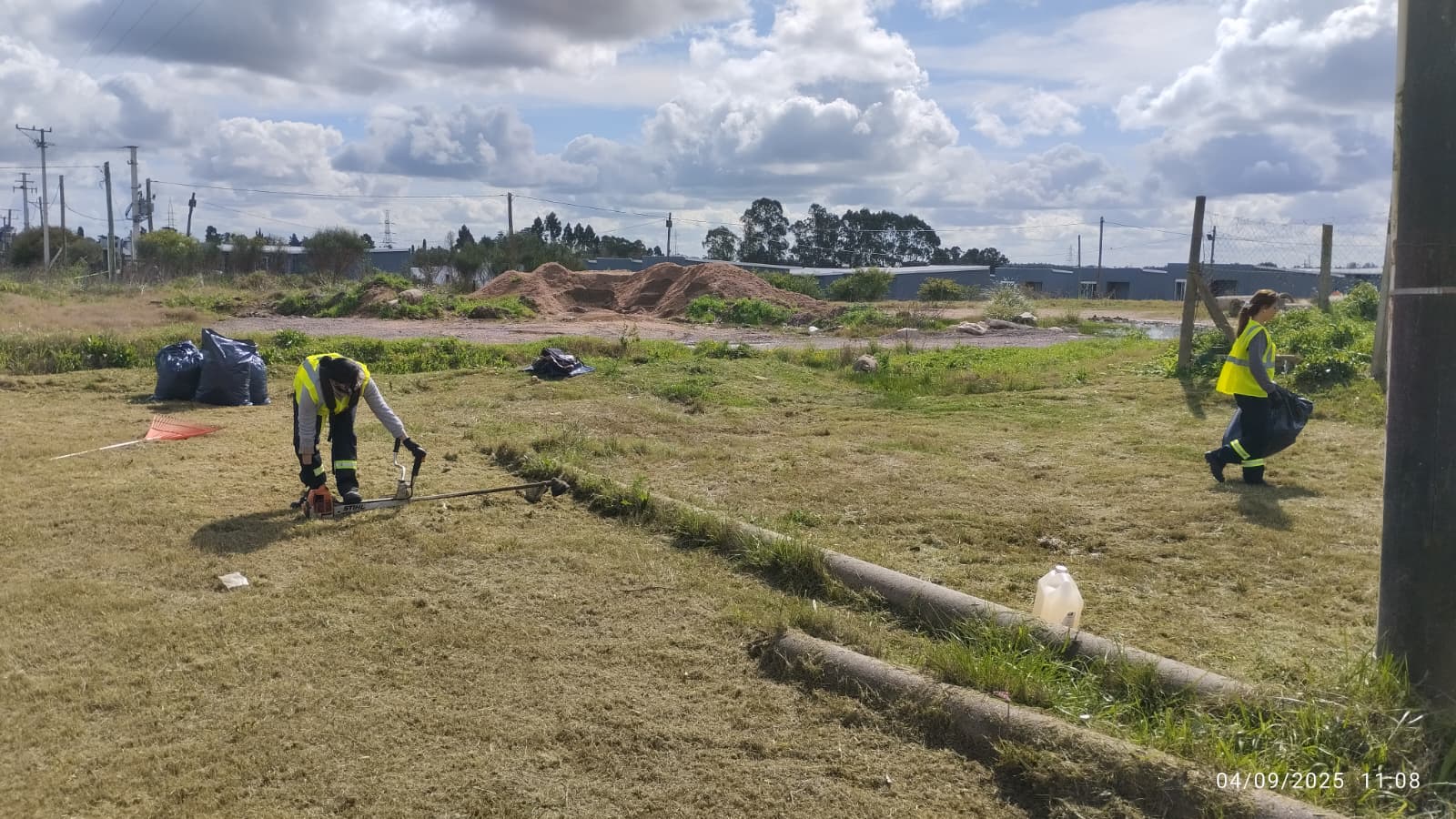 Beneficiarios del Programa “Uruguay Impulsa” en acción en nuestro Municipio.