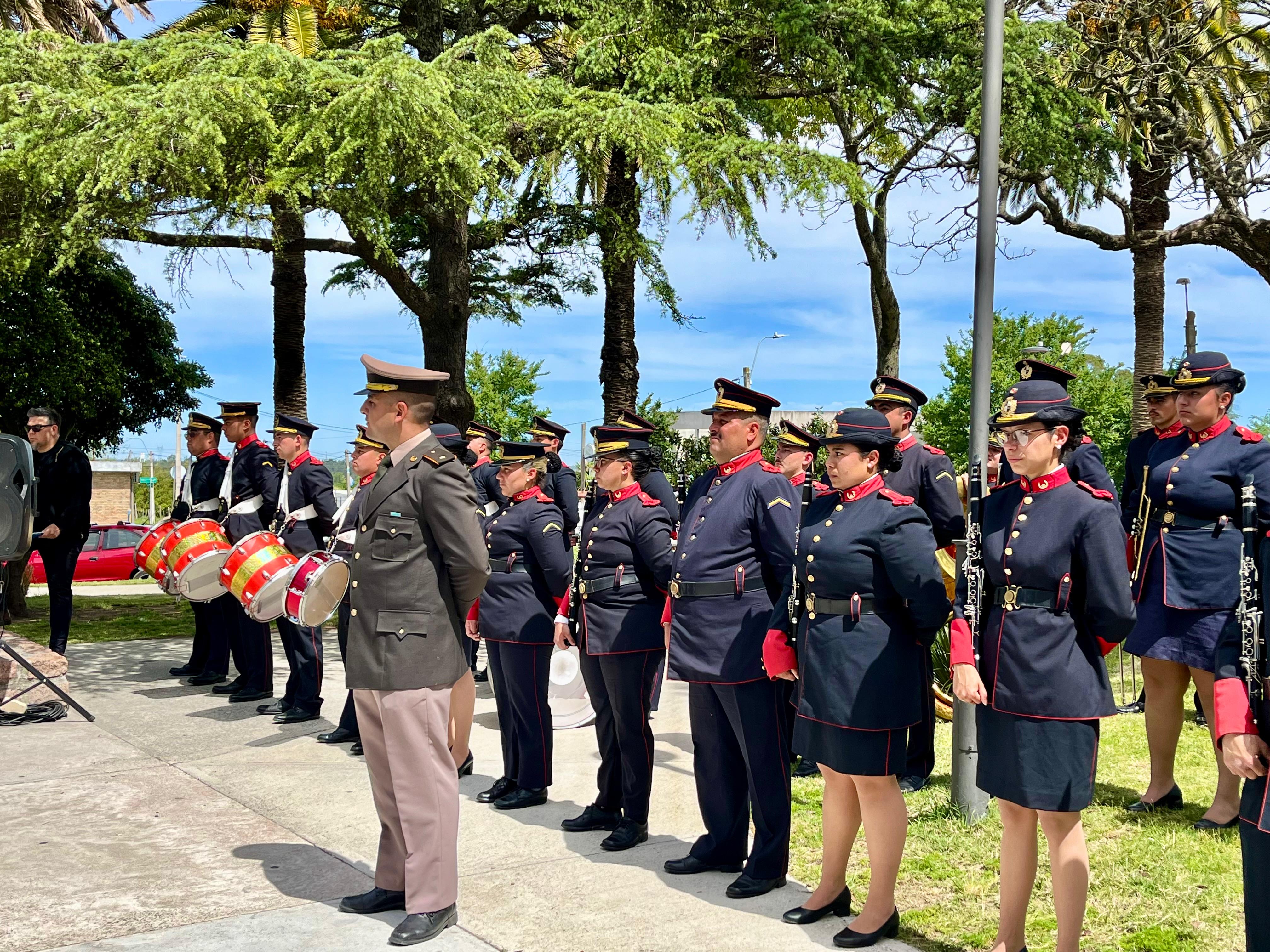 ACTO PROTOCOLAR EN EL ANIVERSARIO N°143 DE JOAQUIN SUAREZ.
