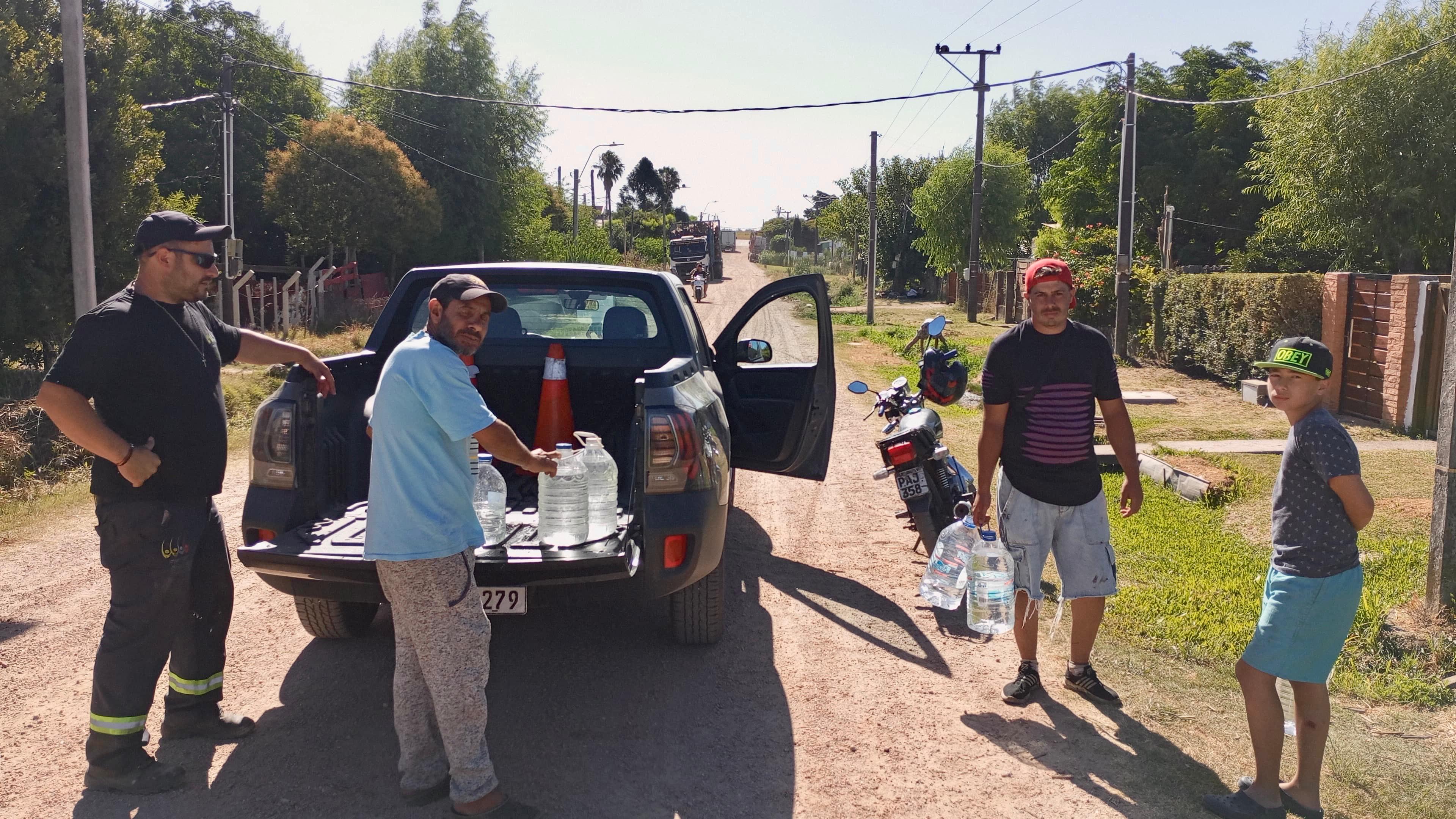 ASISTENCIA DE AGUA A VECINOS AFECTADOS POR OBRAS DE OSE.