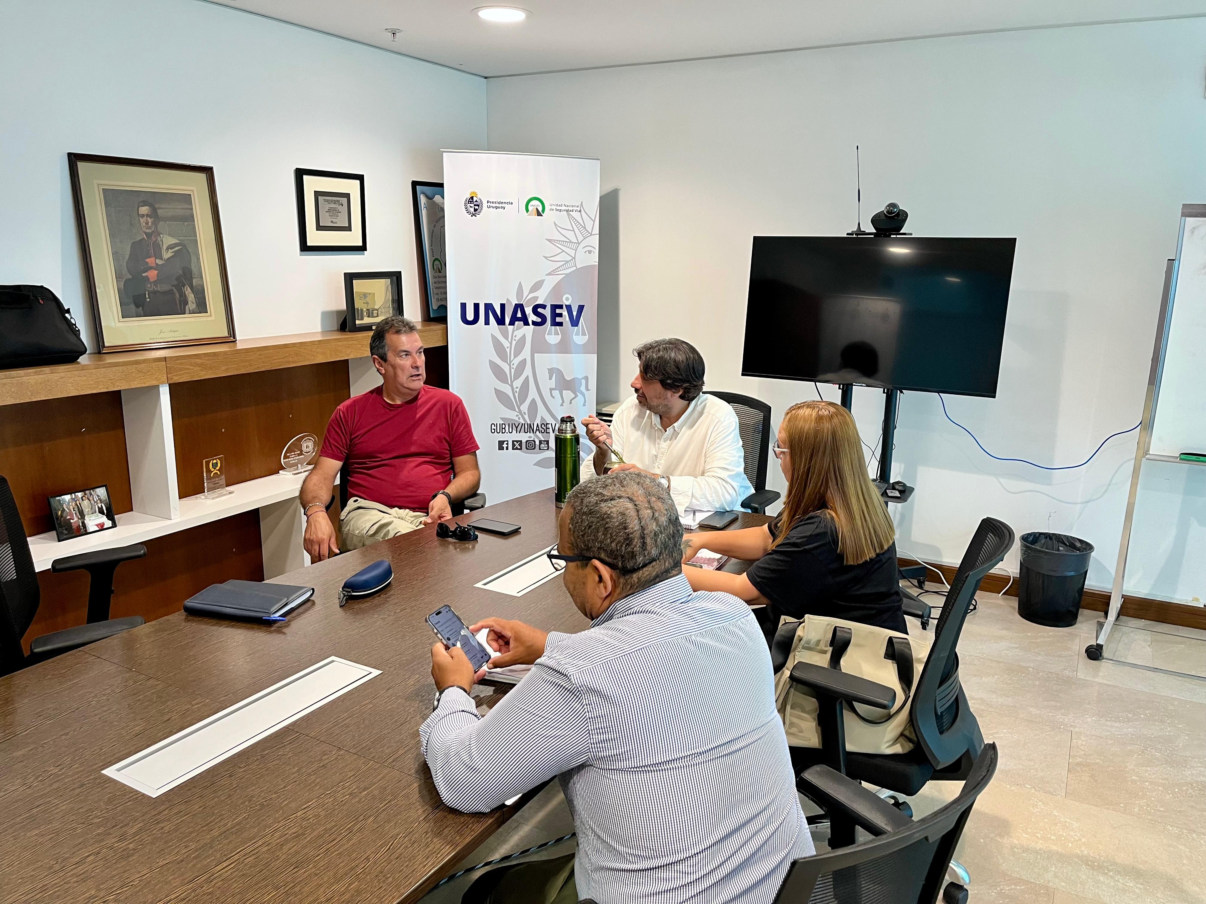 REUNIÓN EN UNASEV SOBRE SEGURIDAD VIAL Y MOVILIDAD EN JOAQUÍN SUÁREZ.