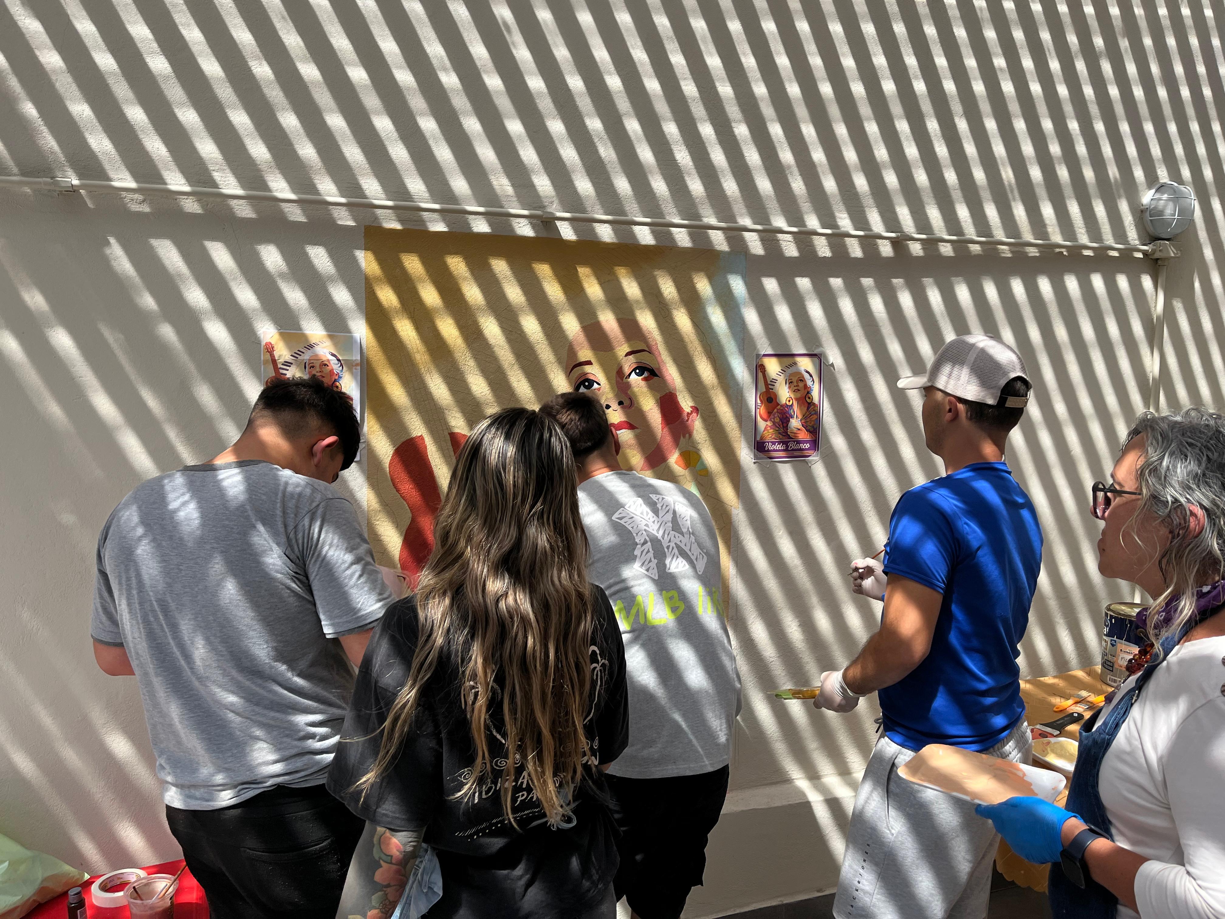 REALIZACIÓN DEL MURAL HOMENAJE A VIOLETA BLANCO.