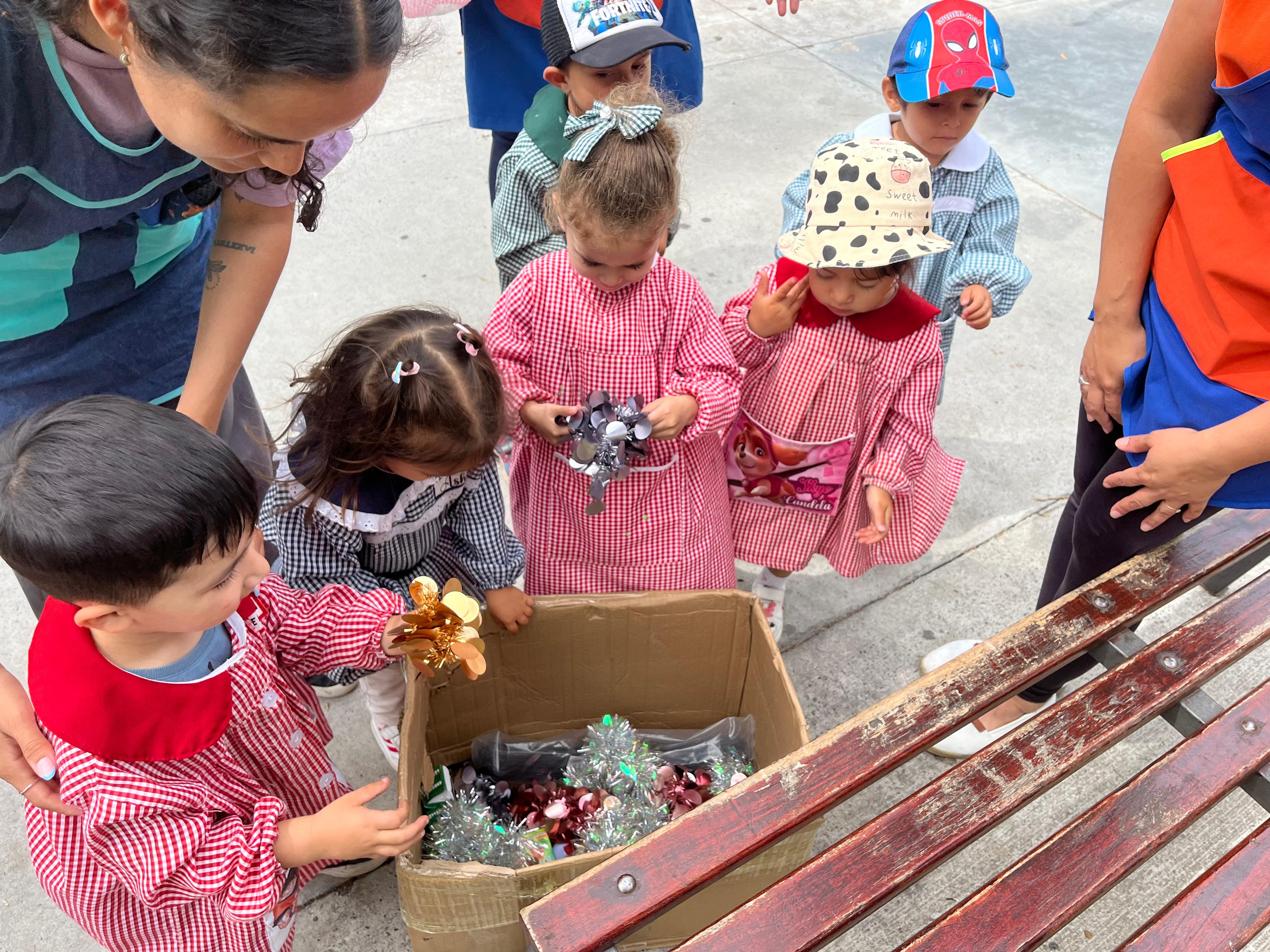 Nuevo arbolito de Navidad en la Plaza Diego Pons.