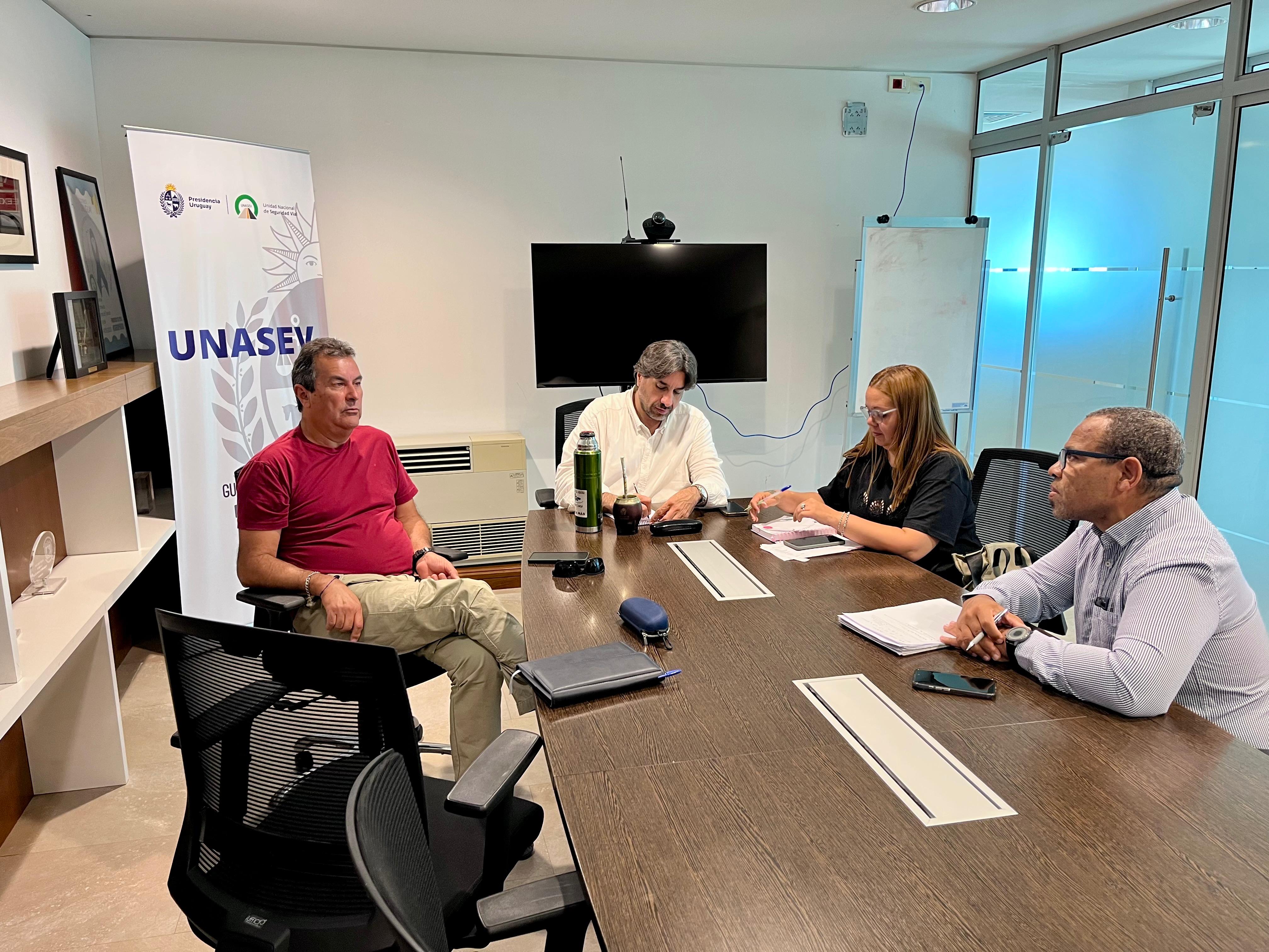 REUNIÓN EN UNASEV SOBRE SEGURIDAD VIAL Y MOVILIDAD EN JOAQUÍN SUÁREZ.