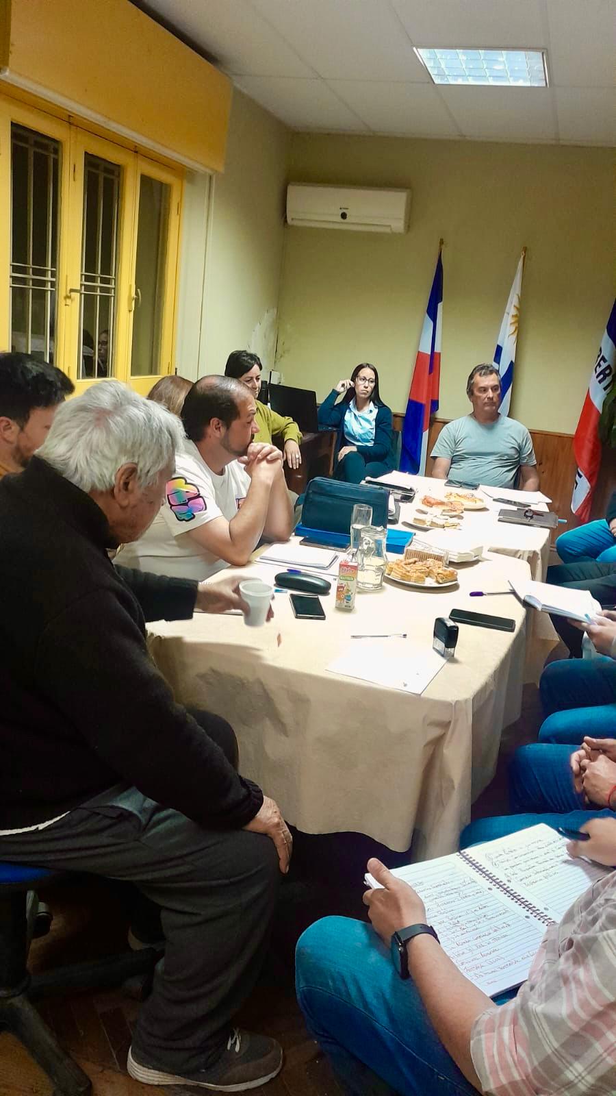 VISITA DE LA DIRECCIÓN DE DESCENTRALIZACIÓN Y PARTICIPACIÓN AL CONCEJO MUNICIPAL DE SUÁREZ.