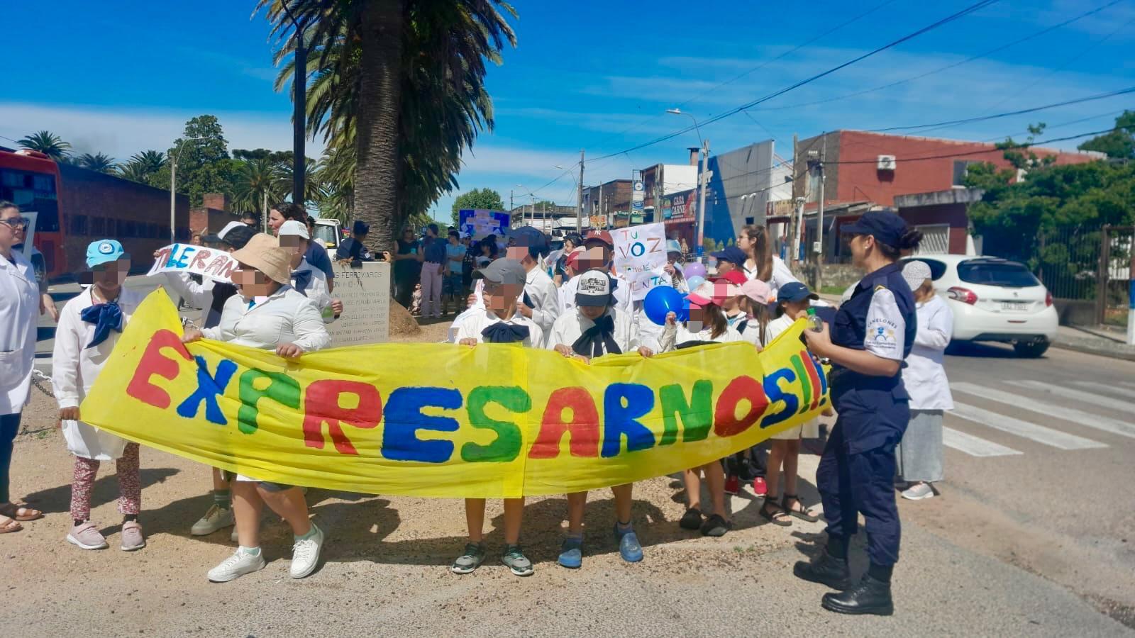 MARCHA POR LOS DERECHOS DE NIÑAS, NIÑOS Y ADOLESCENTES EN JOAQUÍN SUÁREZ.