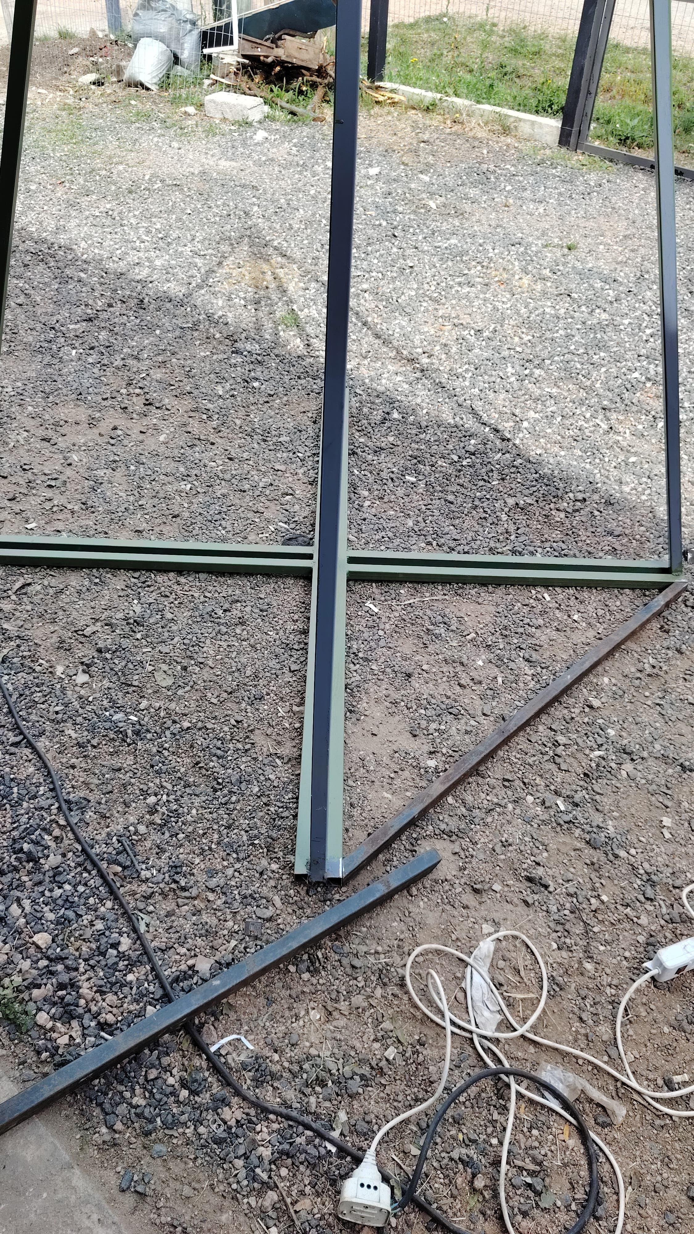 Nuevo arbolito de Navidad en la Plaza Diego Pons.