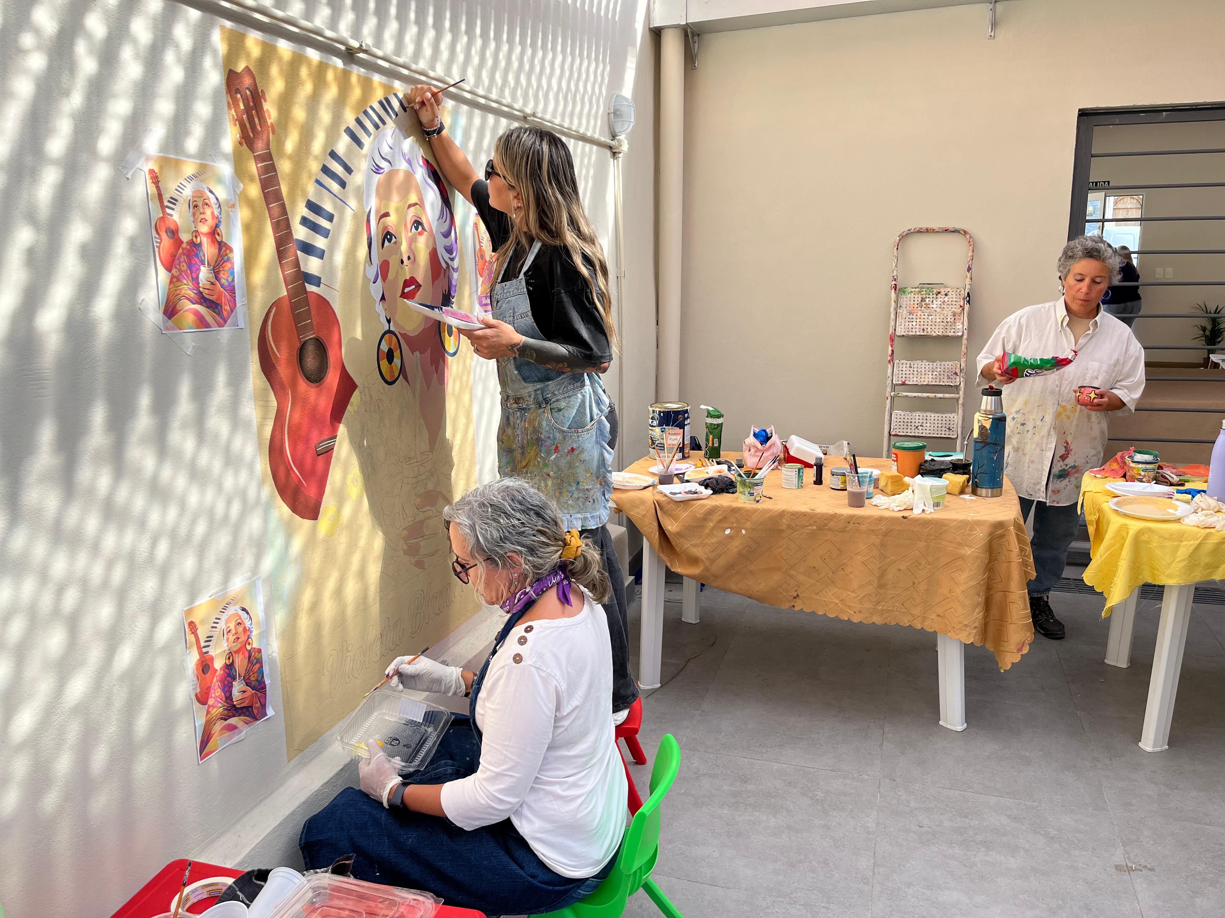 REALIZACIÓN DEL MURAL HOMENAJE A VIOLETA BLANCO.