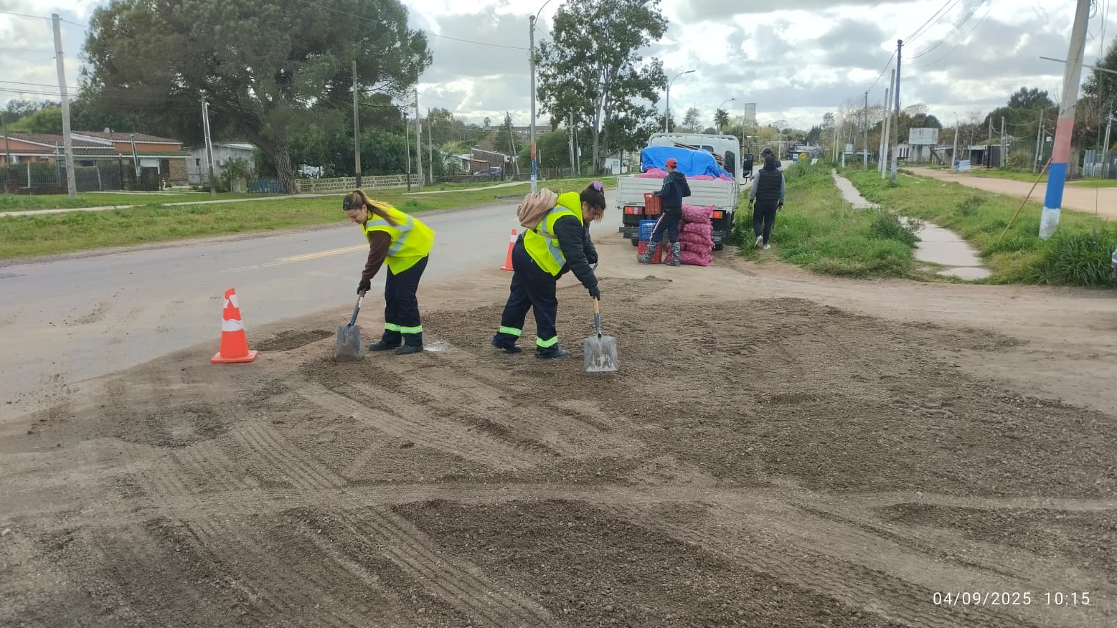 Beneficiarios del Programa “Uruguay Impulsa” en acción en nuestro Municipio. Beneficiarios del Programa “Uruguay Impulsa” en acción en nuestro Municipio.